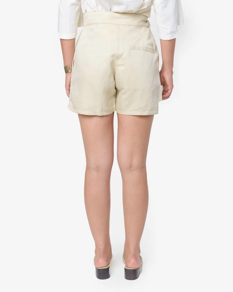 Doc Shorts in Dark Cream