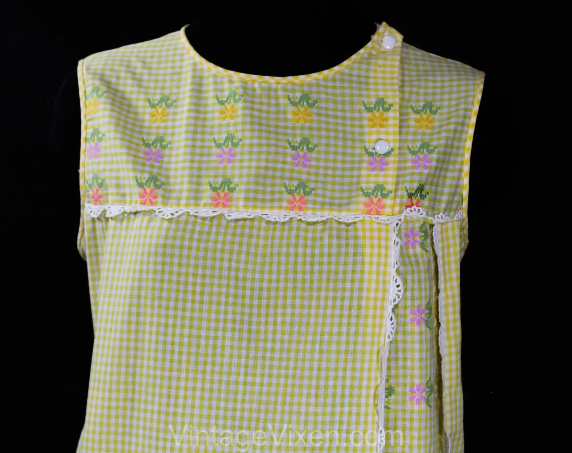 Size 10 1960s Pajama Set - Yellow Daisy Cotton Gingham - 60s Sleeveless Spring Summer PJ Top & Bloomer Panty - Pastel Daisies - Hip 38.5
