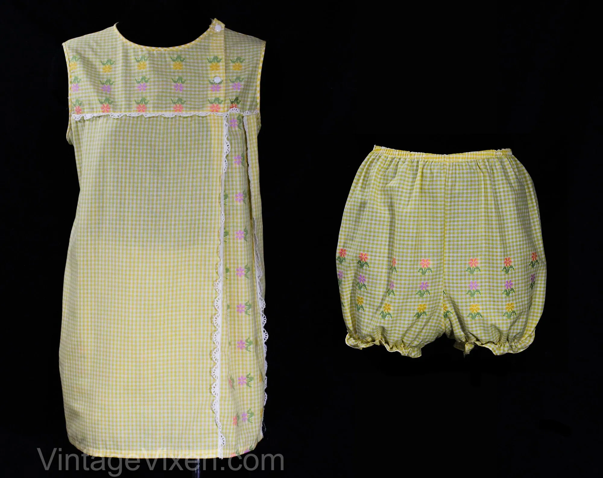 Size 10 1960s Pajama Set - Yellow Daisy Cotton Gingham - 60s Sleeveless Spring Summer PJ Top & Bloomer Panty - Pastel Daisies - Hip 38.5