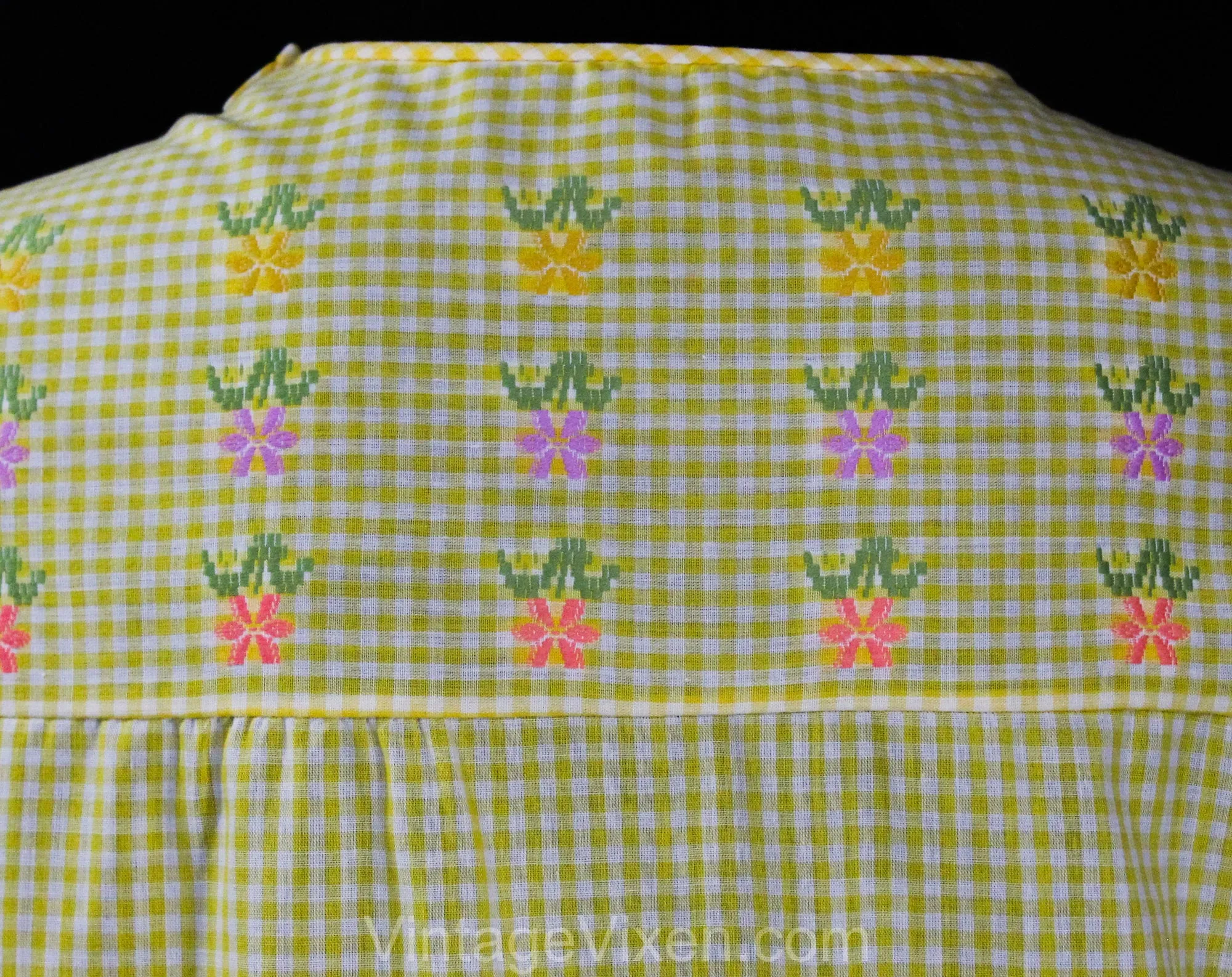 Size 10 1960s Pajama Set - Yellow Daisy Cotton Gingham - 60s Sleeveless Spring Summer PJ Top & Bloomer Panty - Pastel Daisies - Hip 38.5