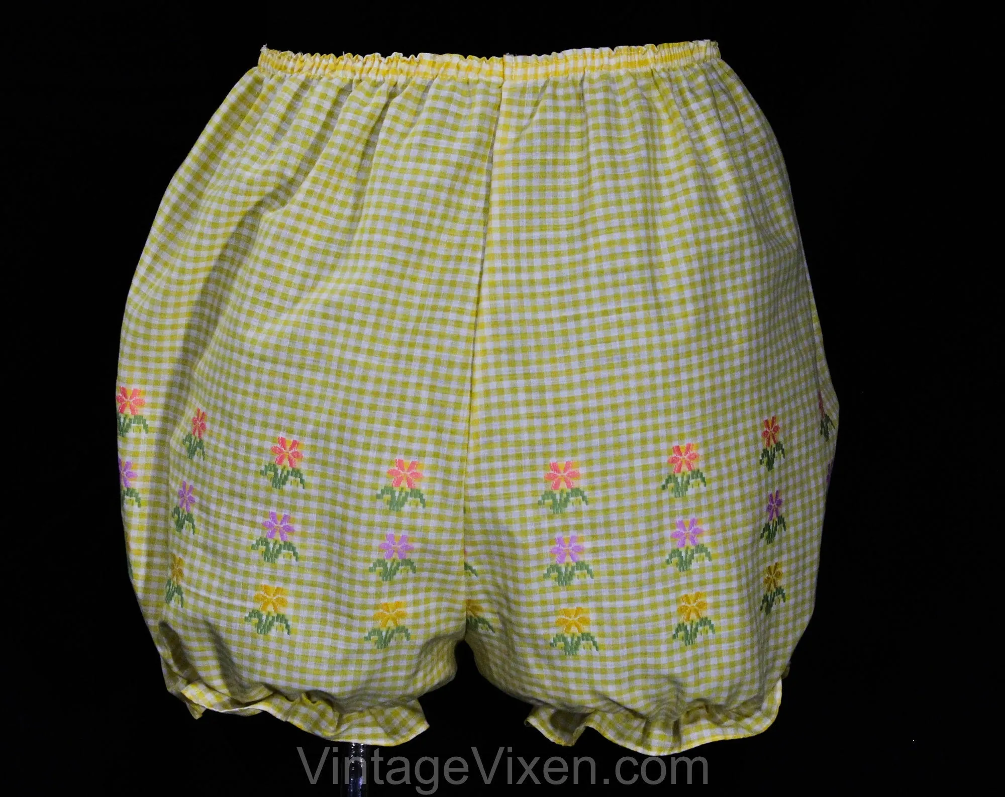 Size 10 1960s Pajama Set - Yellow Daisy Cotton Gingham - 60s Sleeveless Spring Summer PJ Top & Bloomer Panty - Pastel Daisies - Hip 38.5