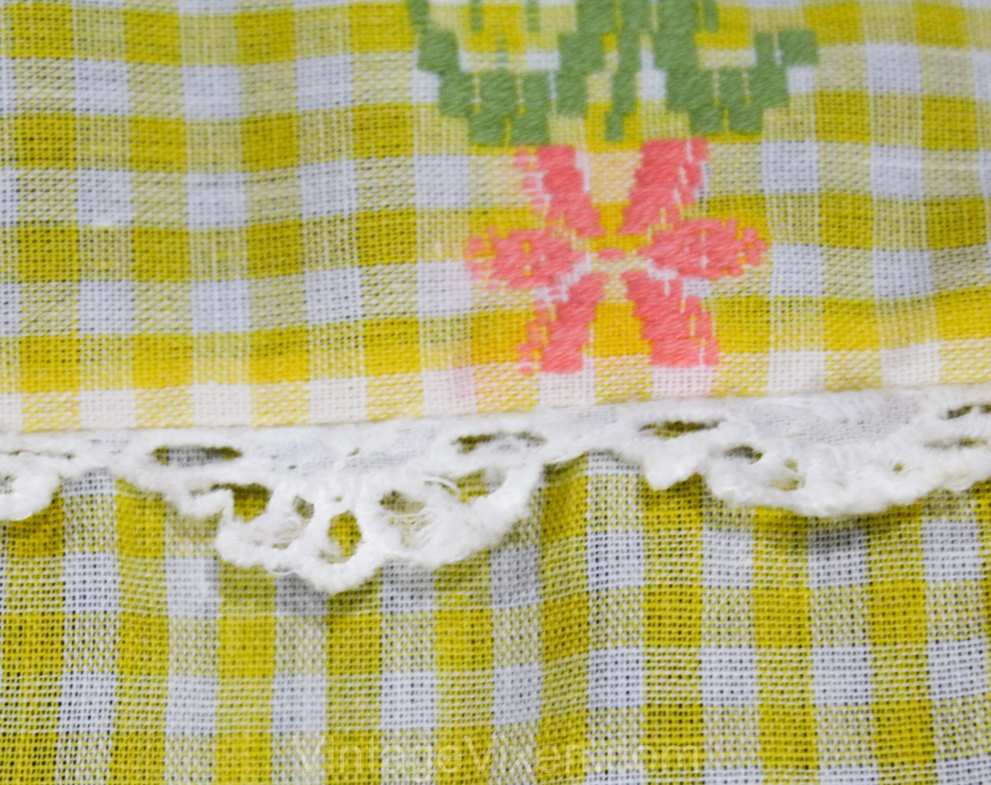 Size 10 1960s Pajama Set - Yellow Daisy Cotton Gingham - 60s Sleeveless Spring Summer PJ Top & Bloomer Panty - Pastel Daisies - Hip 38.5